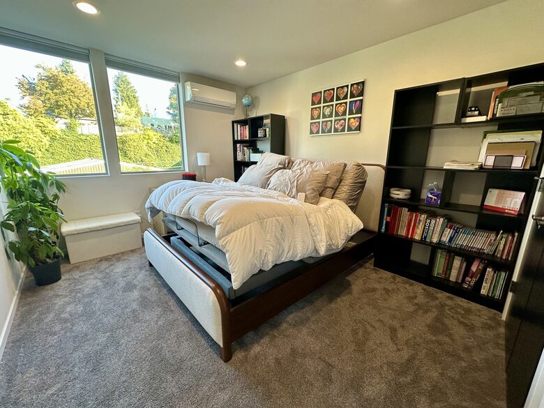 Family-Friendly Townhome Minutes from Alki Beach - Seattle, Washington
