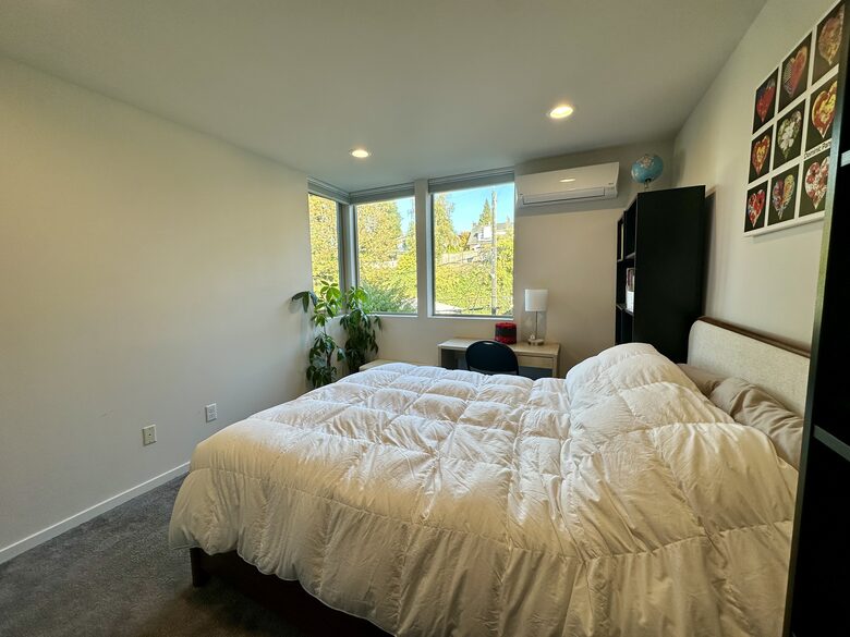 Family-Friendly Townhome Minutes from Alki Beach - Seattle, Washington