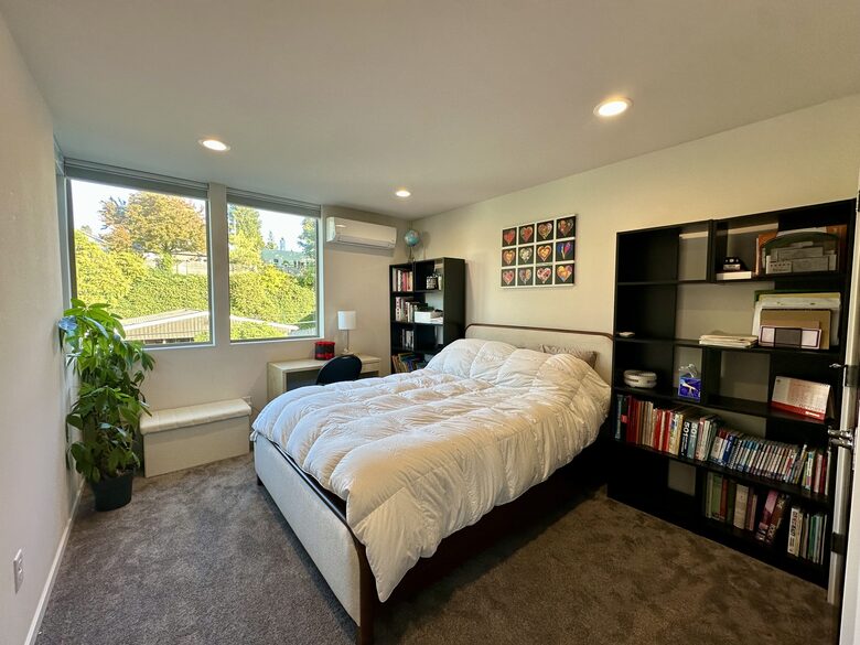 Family-Friendly Townhome Minutes from Alki Beach - Seattle, Washington