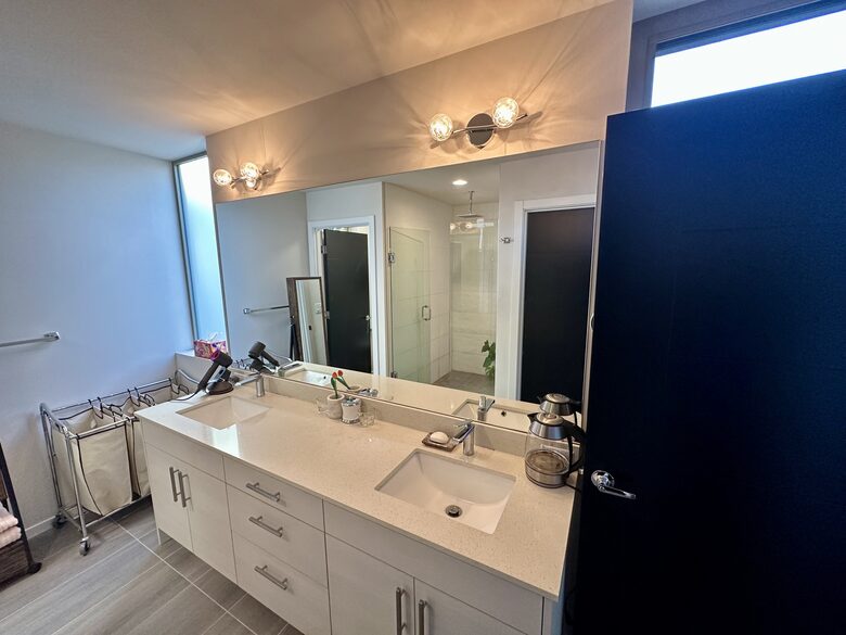 Family-Friendly Townhome Minutes from Alki Beach - Seattle, Washington
