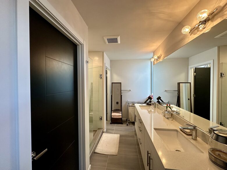 Family-Friendly Townhome Minutes from Alki Beach - Seattle, Washington