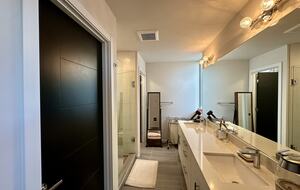 Family-Friendly Townhome Minutes from Alki Beach - Seattle, Washington