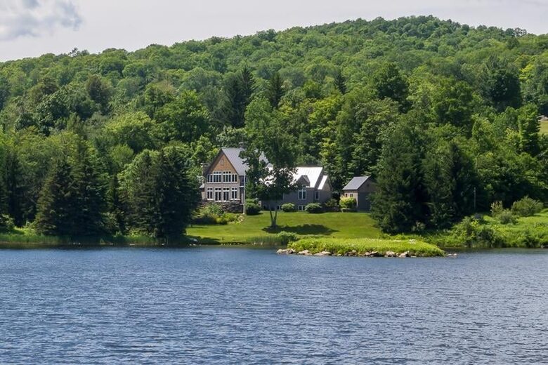 Sophisticated Stratton Retreat Surrounded by Nature - Winhall, Vermont