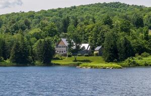 Sophisticated Stratton Retreat Surrounded by Nature - Winhall, Vermont
