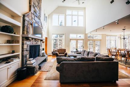 Sophisticated Stratton Retreat Surrounded by Nature - Winhall, Vermont