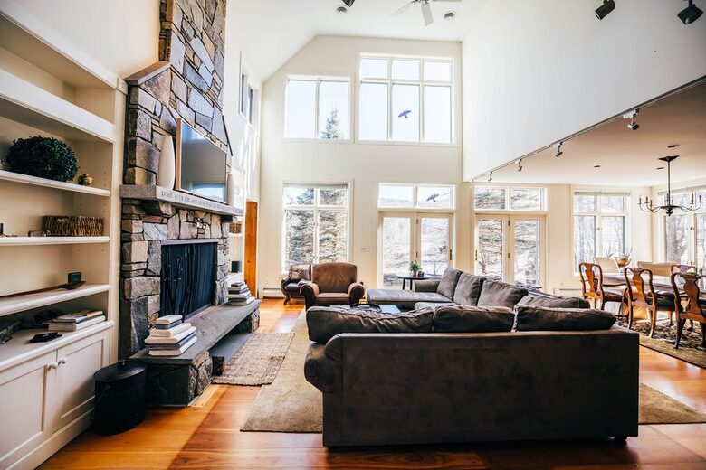 Sophisticated Stratton Retreat Surrounded by Nature - Winhall, Vermont