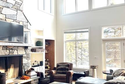 Sophisticated Stratton Retreat Surrounded by Nature - Winhall, Vermont