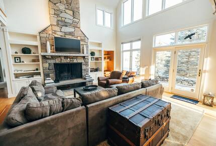 Sophisticated Stratton Retreat Surrounded by Nature - Winhall, Vermont