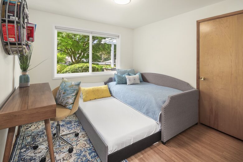 Charming Mid-Century Hideaway in Lake Forest Park - Lake Forest Park, Washington