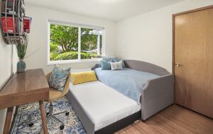 Charming Mid-Century Hideaway in Lake Forest Park - Lake Forest Park, Washington