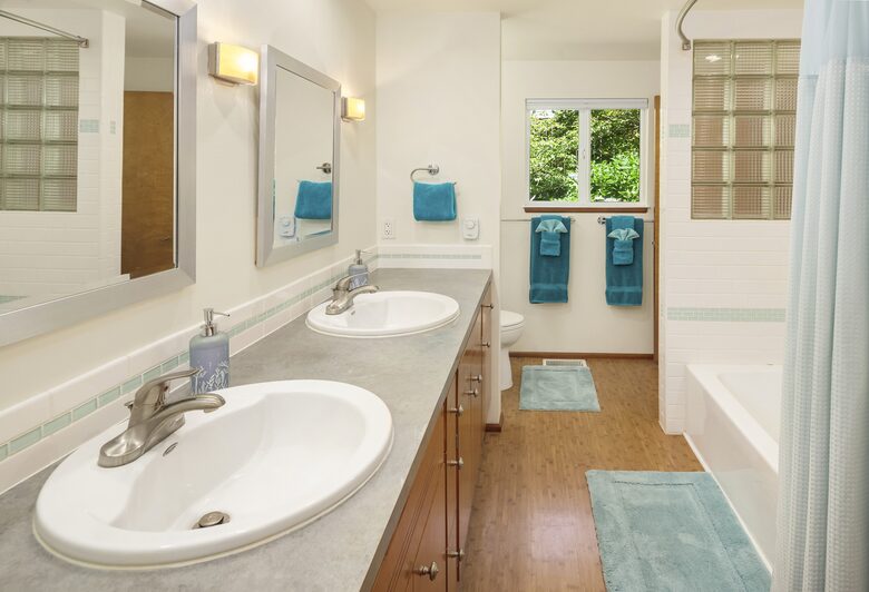 Charming Mid-Century Hideaway in Lake Forest Park - Lake Forest Park, Washington