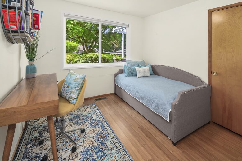 Charming Mid-Century Hideaway in Lake Forest Park - Lake Forest Park, Washington