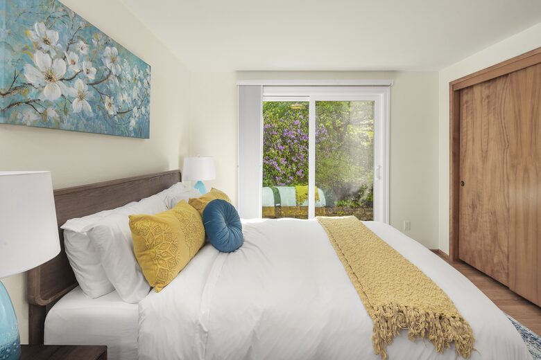Charming Mid-Century Hideaway in Lake Forest Park - Lake Forest Park, Washington