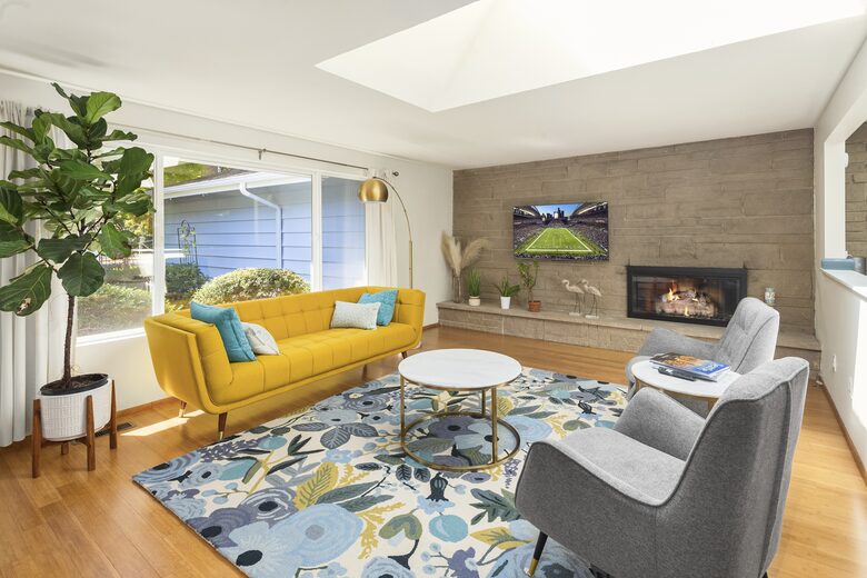 Charming Mid-Century Hideaway in Lake Forest Park - Lake Forest Park, Washington