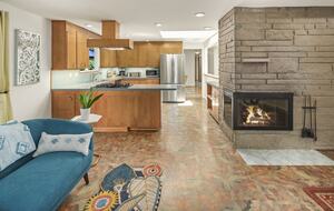 Charming Mid-Century Hideaway in Lake Forest Park - Lake Forest Park, Washington