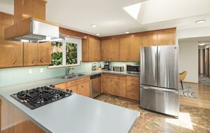 Charming Mid-Century Hideaway in Lake Forest Park - Lake Forest Park, Washington