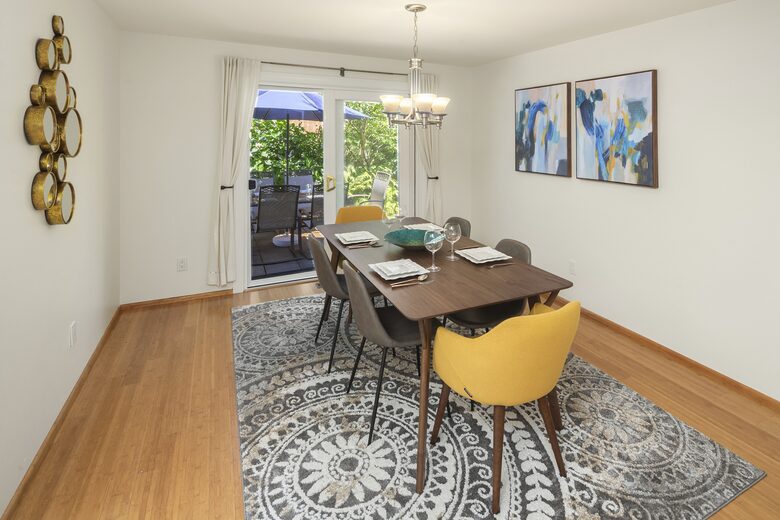 Charming Mid-Century Hideaway in Lake Forest Park - Lake Forest Park, Washington