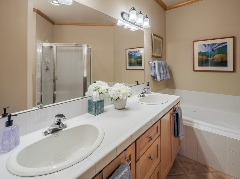 Kahler Glen Golf and Ski Townhome Near Lake Wenatchee - Leavenworth, Washington