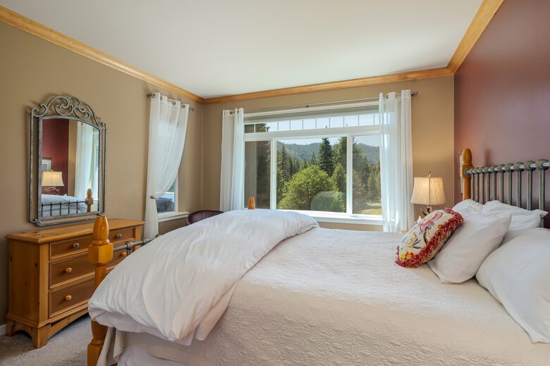 Kahler Glen Golf and Ski Townhome Near Lake Wenatchee - Leavenworth, Washington