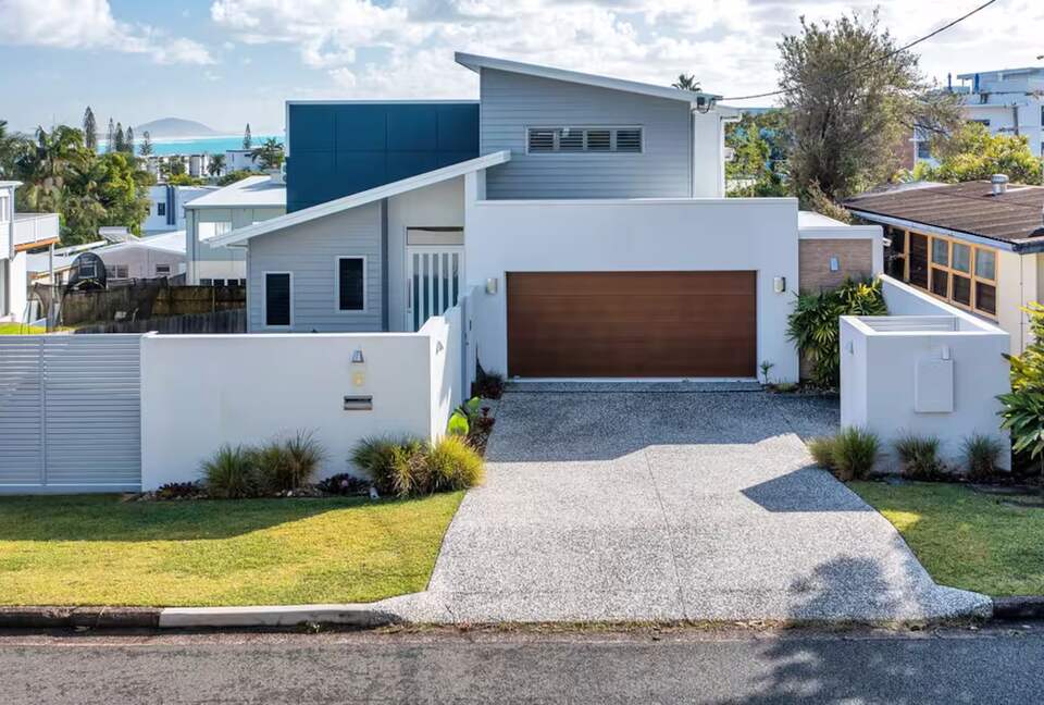 Contemporary Sunshine Coast Escape in Alexandra Headland - Sunshine Coast, Australia