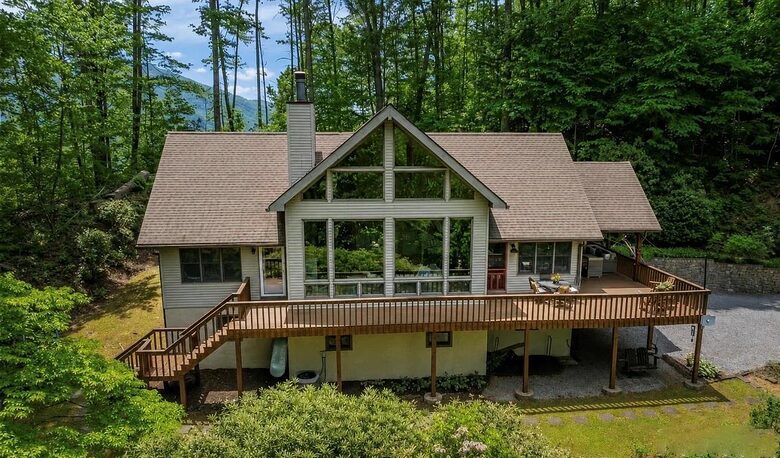 Cozy Mountain Hideaway Near Downtown Waynesville - Waynesville, North Carolina