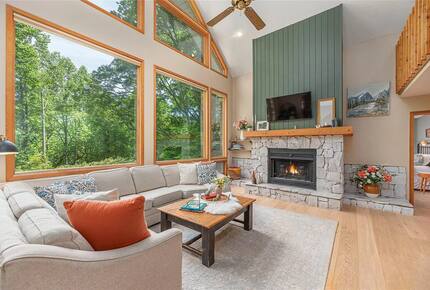 Cozy Mountain Hideaway Near Downtown Waynesville - Waynesville, North Carolina
