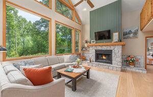 Cozy Mountain Hideaway Near Downtown Waynesville - Waynesville, North Carolina
