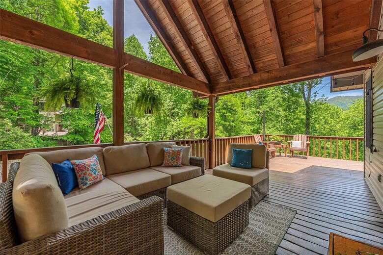 Cozy Mountain Hideaway Near Downtown Waynesville - Waynesville, North Carolina