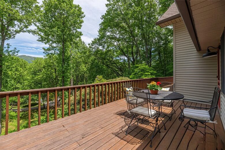Cozy Mountain Hideaway Near Downtown Waynesville - Waynesville, North Carolina