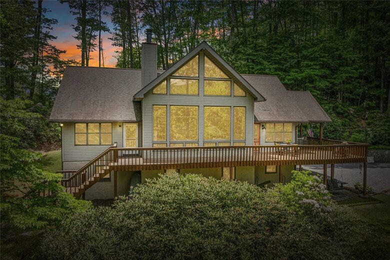 Cozy Mountain Hideaway Near Downtown Waynesville - Waynesville, North Carolina