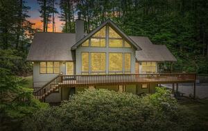 Cozy Mountain Hideaway Near Downtown Waynesville - Waynesville, North Carolina