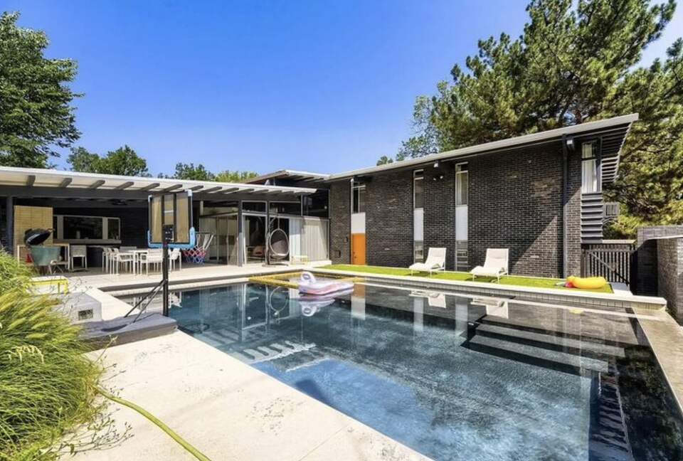Denver City Retreat with Pool, Sauna and Hot Tub - Denver, Colorado