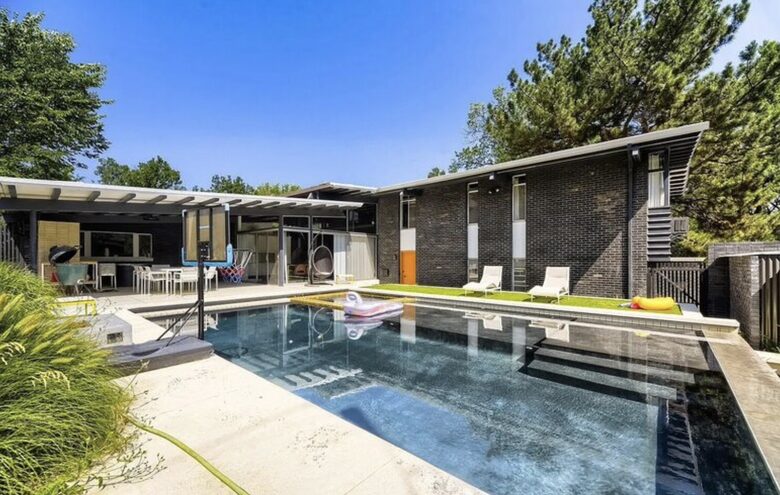 Denver City Retreat with Pool, Sauna and Hot Tub - Denver, Colorado