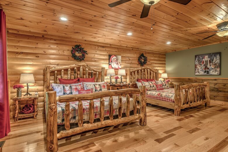 Year-Round Christmas Cabin in Blairsville with Private Hot Tub - Blairsville, Georgia
