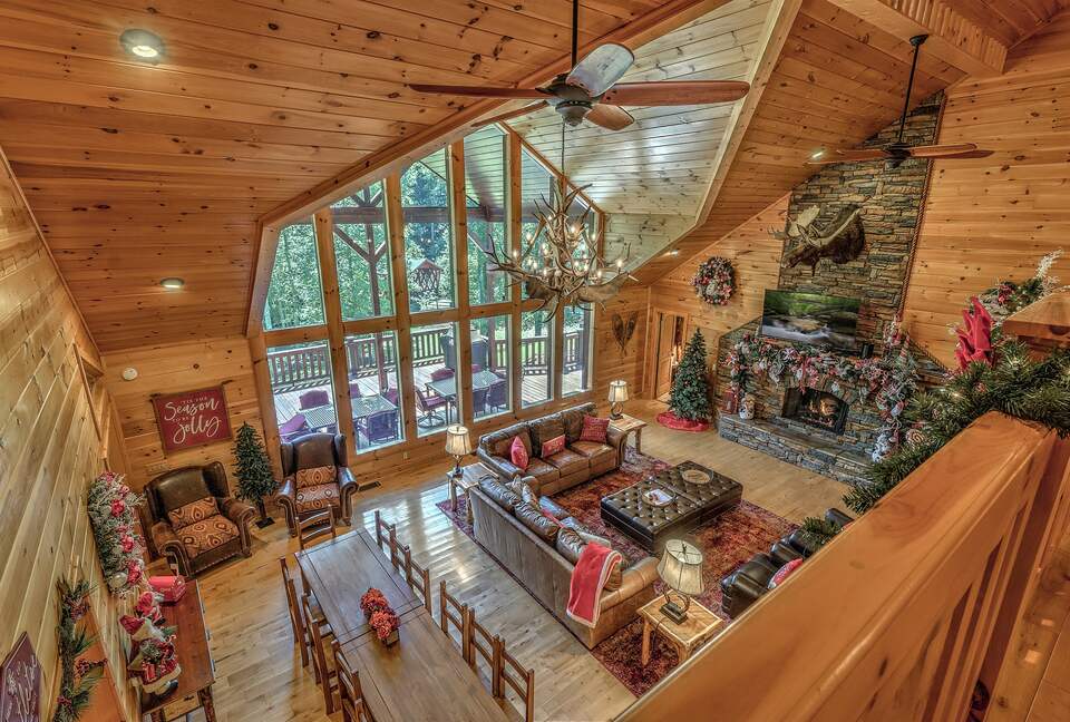 Year-Round Christmas Cabin in Blairsville with Private Hot Tub - Blairsville, Georgia