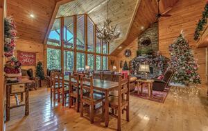 Year-Round Christmas Cabin in Blairsville with Private Hot Tub - Blairsville, Georgia