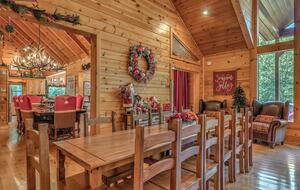 Year-Round Christmas Cabin in Blairsville with Private Hot Tub - Blairsville, Georgia
