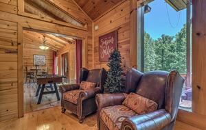 Year-Round Christmas Cabin in Blairsville with Private Hot Tub - Blairsville, Georgia