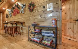 Year-Round Christmas Cabin in Blairsville with Private Hot Tub - Blairsville, Georgia