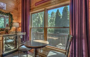 Year-Round Christmas Cabin in Blairsville with Private Hot Tub - Blairsville, Georgia