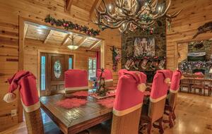 Year-Round Christmas Cabin in Blairsville with Private Hot Tub - Blairsville, Georgia