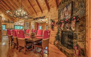 Year-Round Christmas Cabin in Blairsville with Private Hot Tub - Blairsville, Georgia