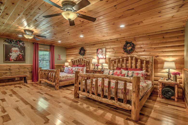 Year-Round Christmas Cabin in Blairsville with Private Hot Tub - Blairsville, Georgia