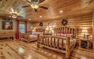 Year-Round Christmas Cabin in Blairsville with Private Hot Tub - Blairsville, Georgia