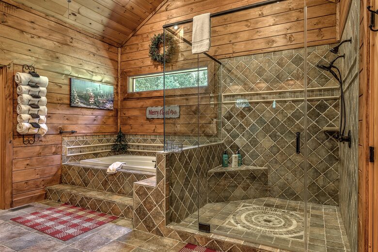 Year-Round Christmas Cabin in Blairsville with Private Hot Tub - Blairsville, Georgia