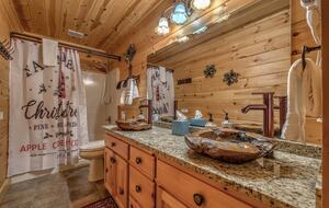 Year-Round Christmas Cabin in Blairsville with Private Hot Tub - Blairsville, Georgia