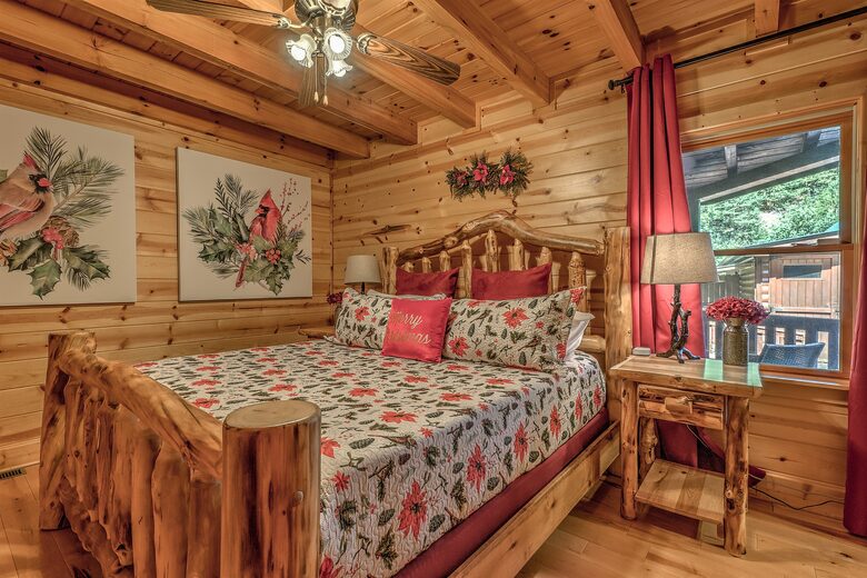 Year-Round Christmas Cabin in Blairsville with Private Hot Tub - Blairsville, Georgia