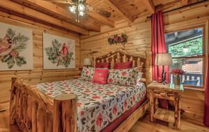 Year-Round Christmas Cabin in Blairsville with Private Hot Tub - Blairsville, Georgia