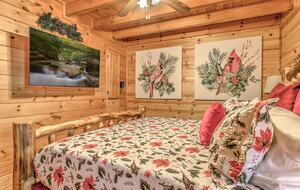 Year-Round Christmas Cabin in Blairsville with Private Hot Tub - Blairsville, Georgia