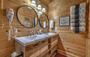 Year-Round Christmas Cabin in Blairsville with Private Hot Tub - Blairsville, Georgia